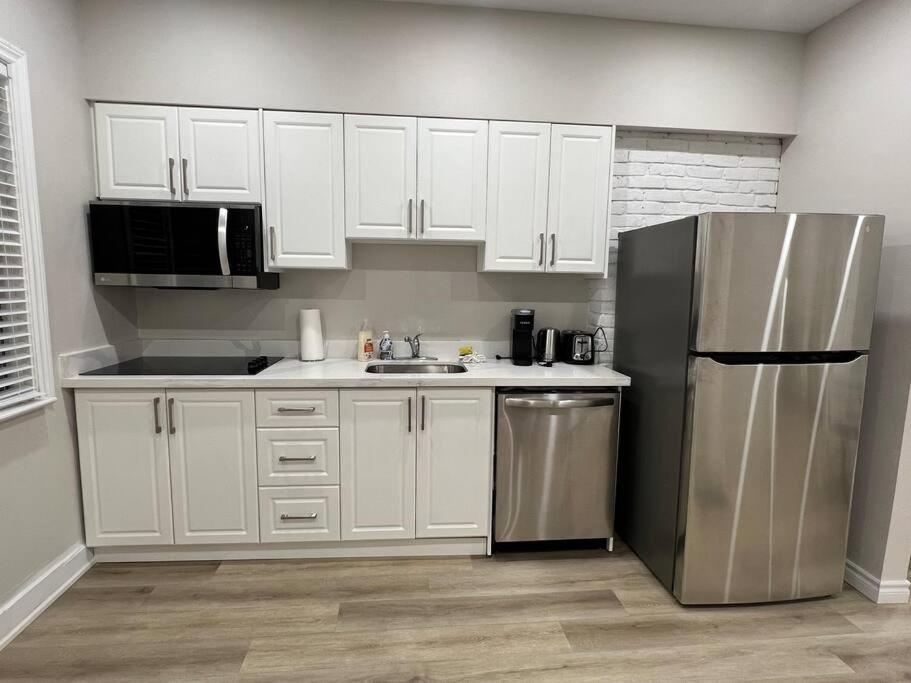 Entire Elegant Chateau 3 Beds 2 Parking * Niagara Falls