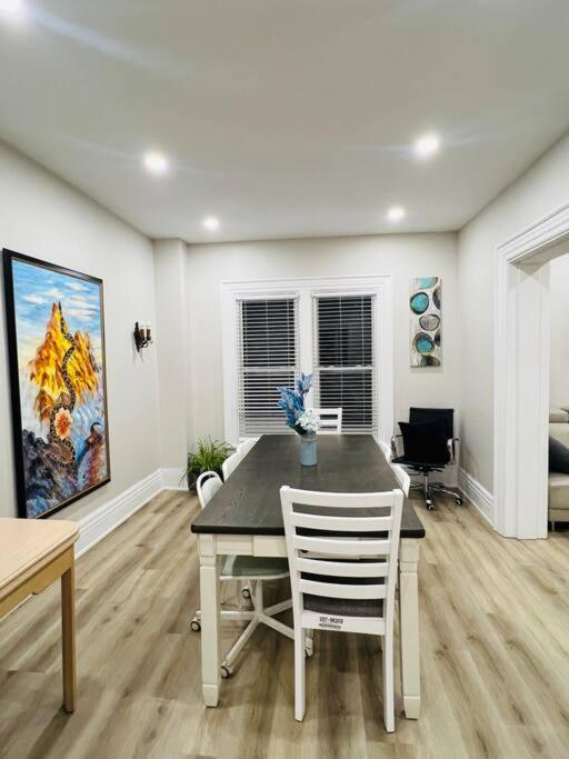 Entire Elegant Chateau 3 Beds 2 Parking Holiday home Niagara Falls